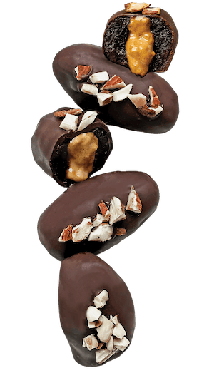 Dátil medjool con relleno de almendra y cubierto con chocolate